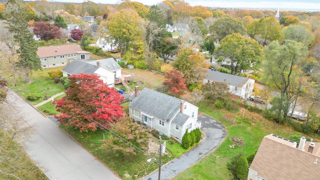5 Wiemes Court, Waterford, CT 06385