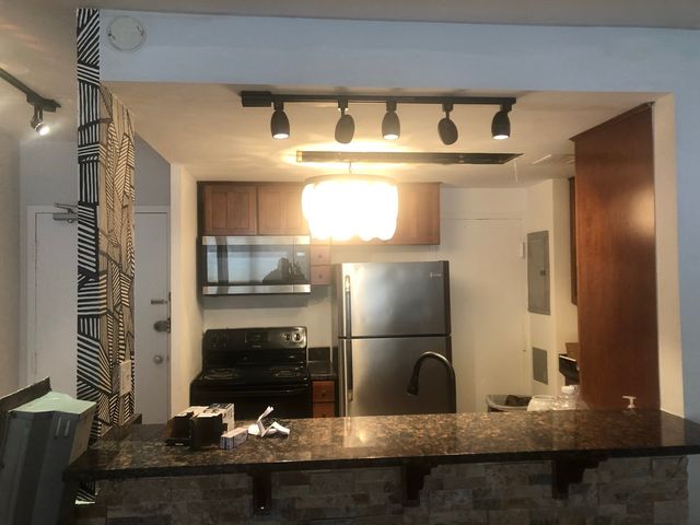 5050 S East End Avenue 2A, Chicago, IL 60615