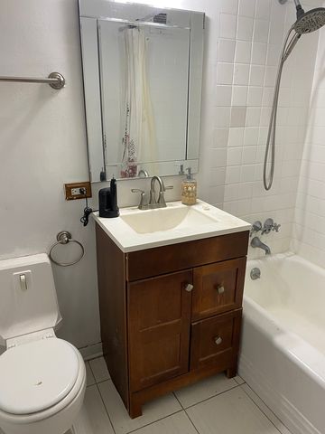 5050 S East End Avenue 2A, Chicago, IL 60615