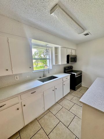 502 N Oak Street, Texas City, TX 77591