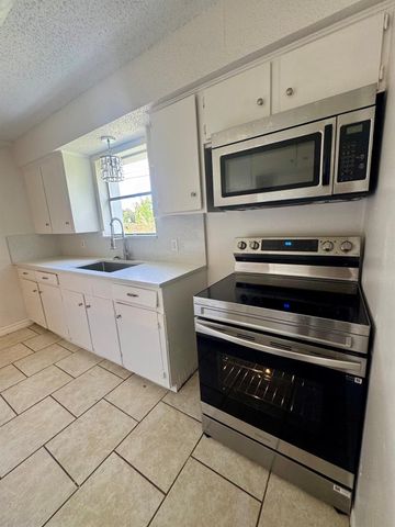 502 N Oak Street, Texas City, TX 77591