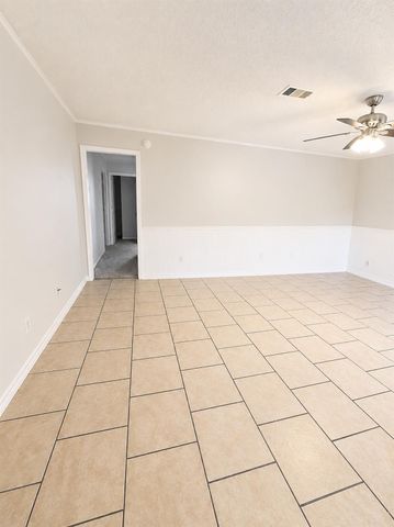 502 N Oak Street, Texas City, TX 77591