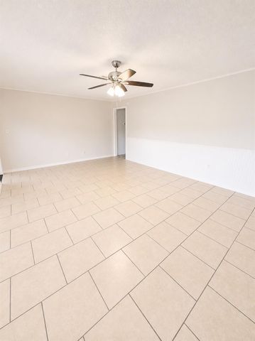 502 N Oak Street, Texas City, TX 77591
