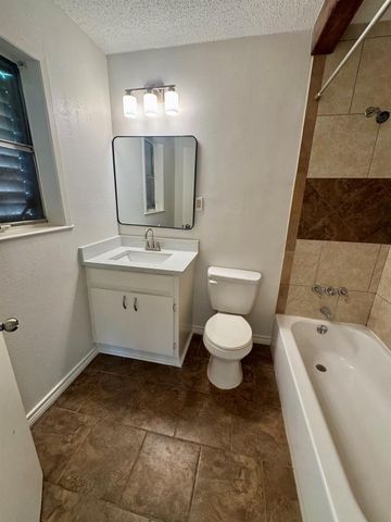 502 N Oak Street, Texas City, TX 77591
