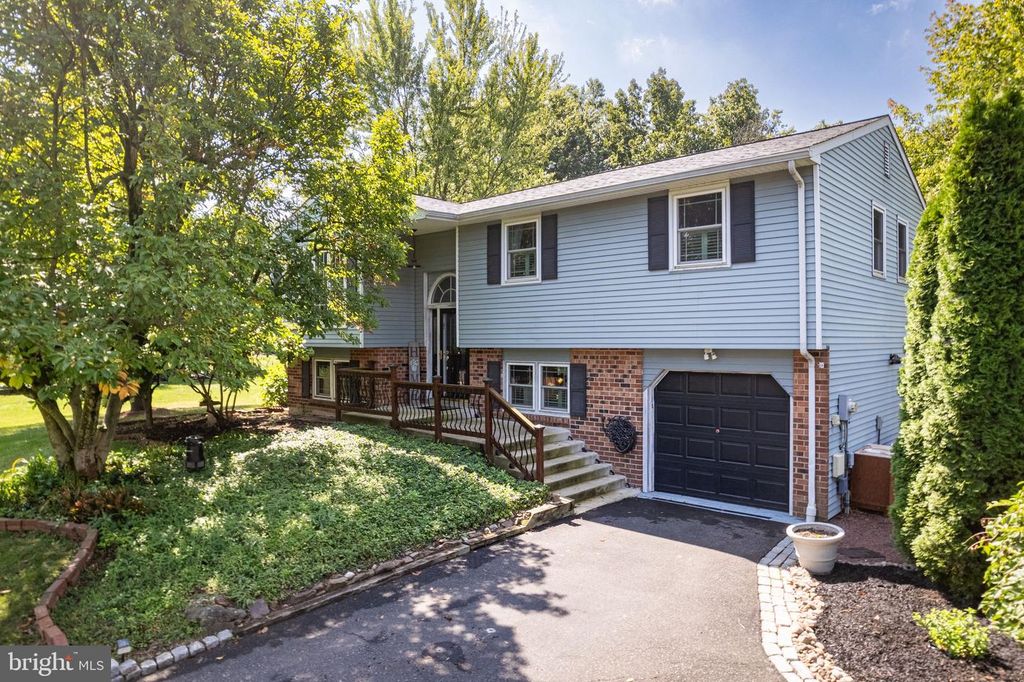 330 LOGAN DR, Hatfield, PA 19440