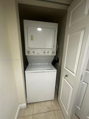 8660 NW 6th Lane 5103, Miami, FL 33126
