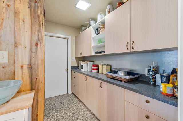 5739 E Hampton Way, Fresno, CA 93727