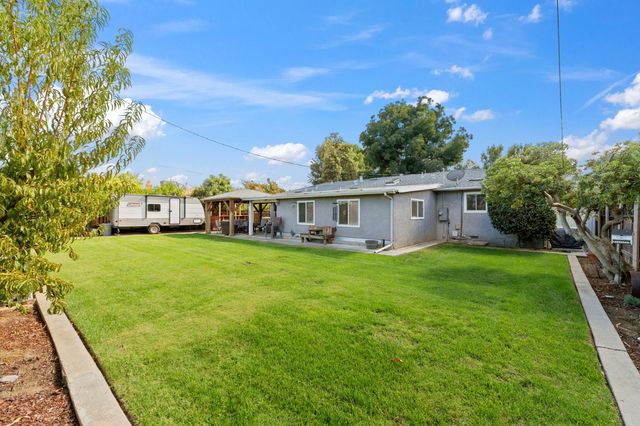 5739 E Hampton Way, Fresno, CA 93727