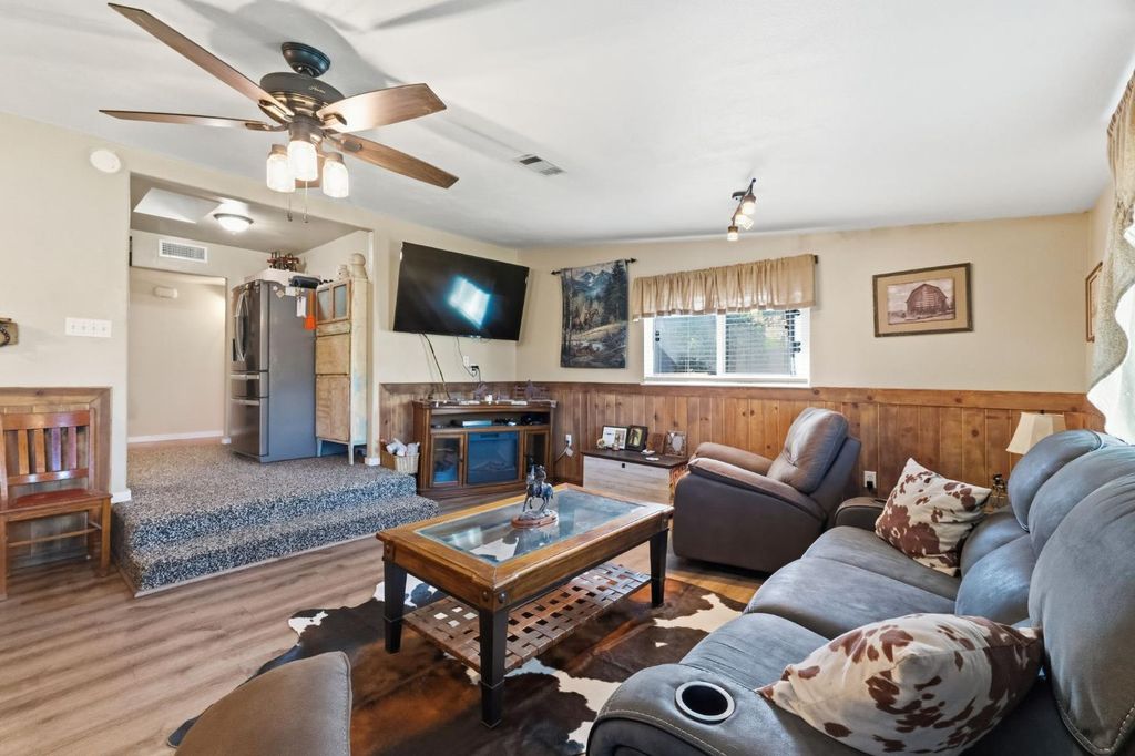 Image 16 of property listing at 5739 E Hampton Way, Fresno, CA 93727