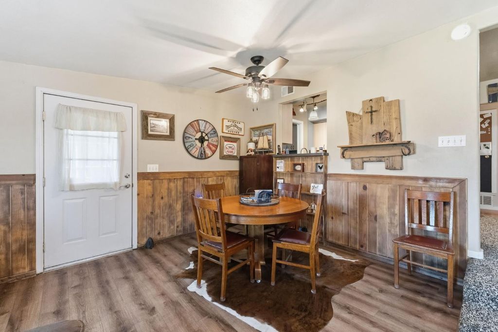 Image 17 of property listing at 5739 E Hampton Way, Fresno, CA 93727