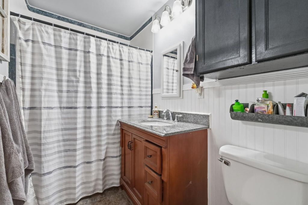 Image 19 of property listing at 5739 E Hampton Way, Fresno, CA 93727