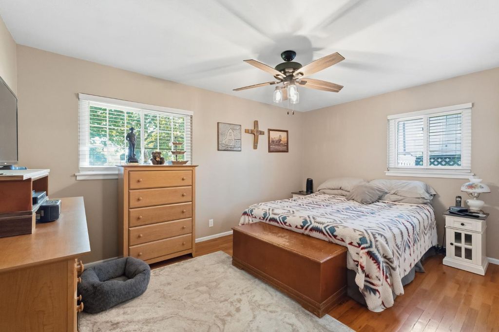 Image 20 of property listing at 5739 E Hampton Way, Fresno, CA 93727