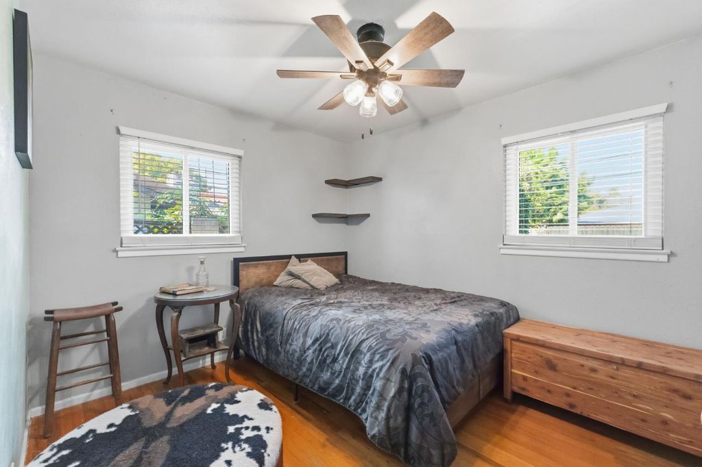 Image 22 of property listing at 5739 E Hampton Way, Fresno, CA 93727