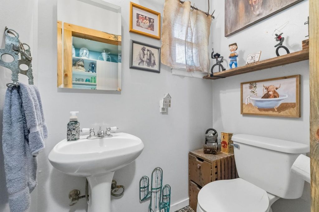 Image 24 of property listing at 5739 E Hampton Way, Fresno, CA 93727