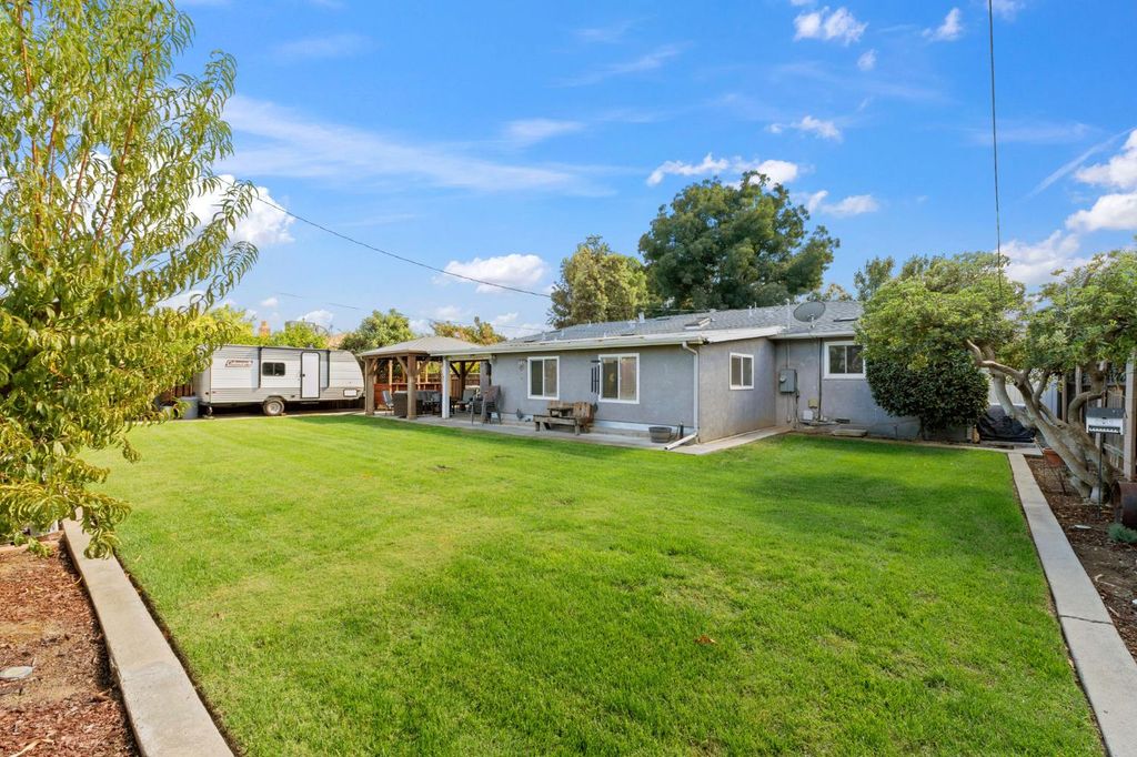 Image 25 of property listing at 5739 E Hampton Way, Fresno, CA 93727