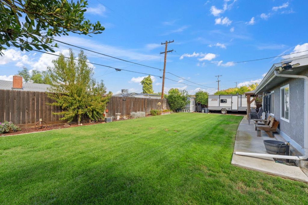 Image 26 of property listing at 5739 E Hampton Way, Fresno, CA 93727