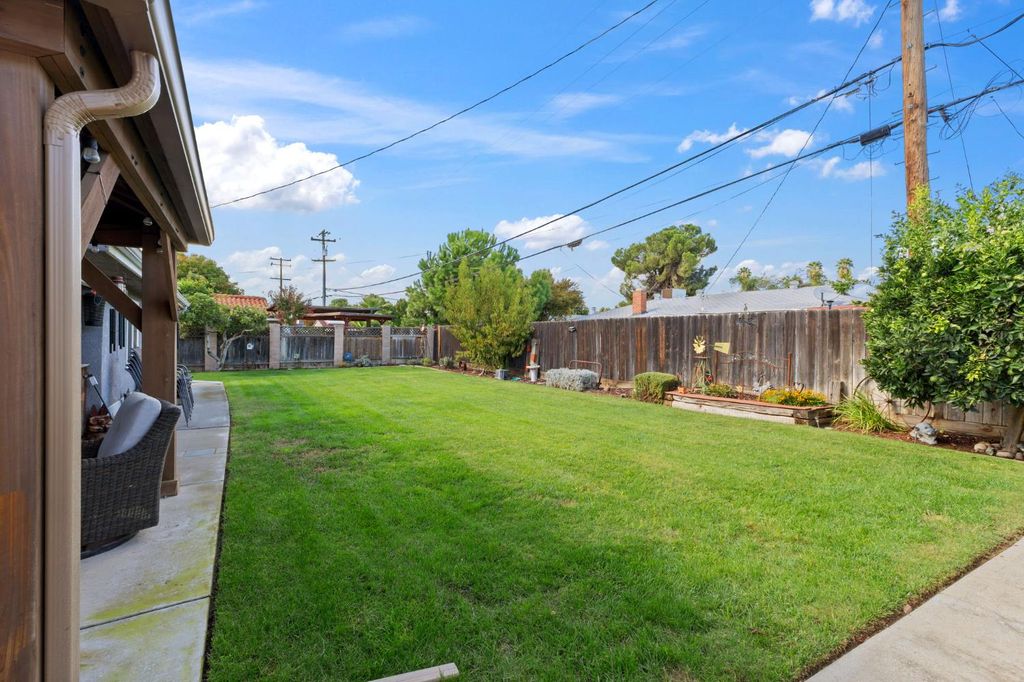 Image 30 of property listing at 5739 E Hampton Way, Fresno, CA 93727