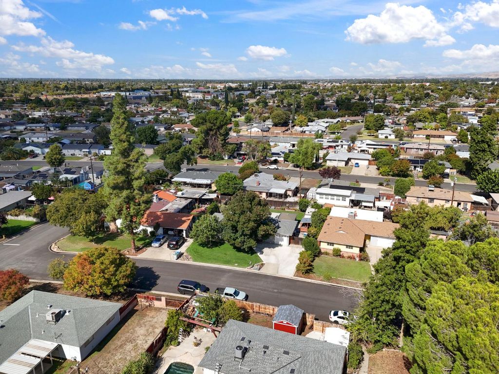 Image 34 of property listing at 5739 E Hampton Way, Fresno, CA 93727