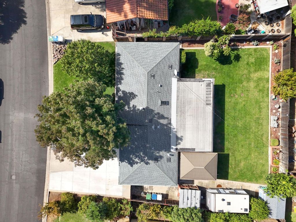 Image 37 of property listing at 5739 E Hampton Way, Fresno, CA 93727