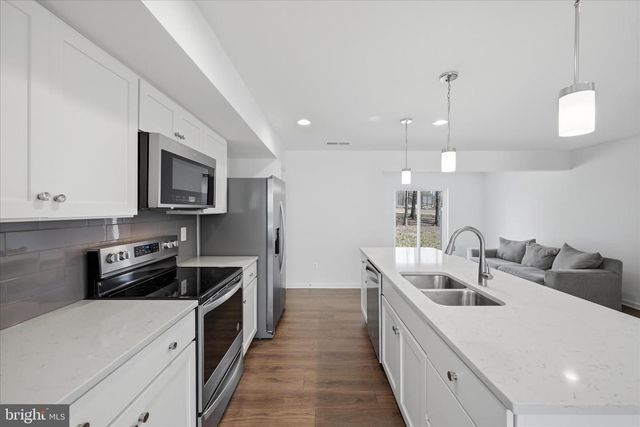 32 PITCH PINE CT, Bunker Hill, WV 25413