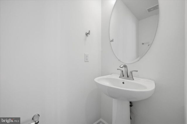 32 PITCH PINE CT, Bunker Hill, WV 25413