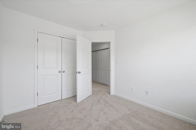 32 PITCH PINE CT, Bunker Hill, WV 25413