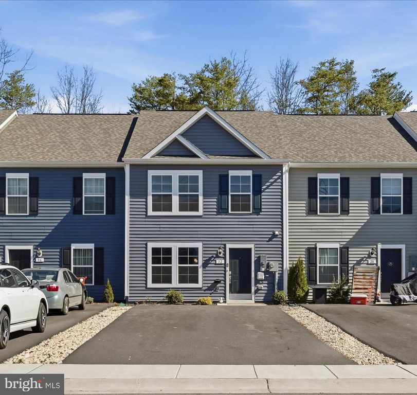 32 PITCH PINE CT, Bunker Hill, WV 25413