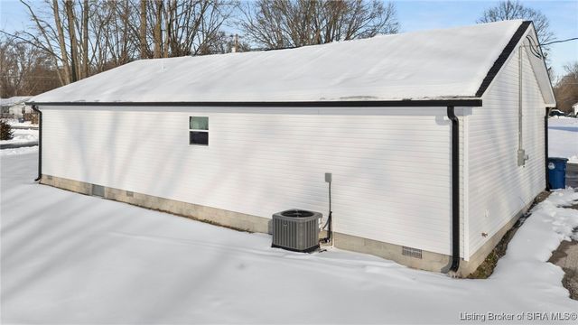 982 N Third Street, Austin, IN 47102