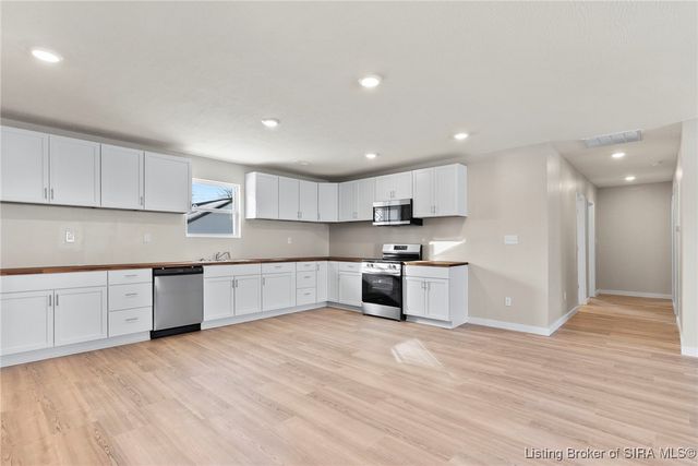 982 N Third Street, Austin, IN 47102