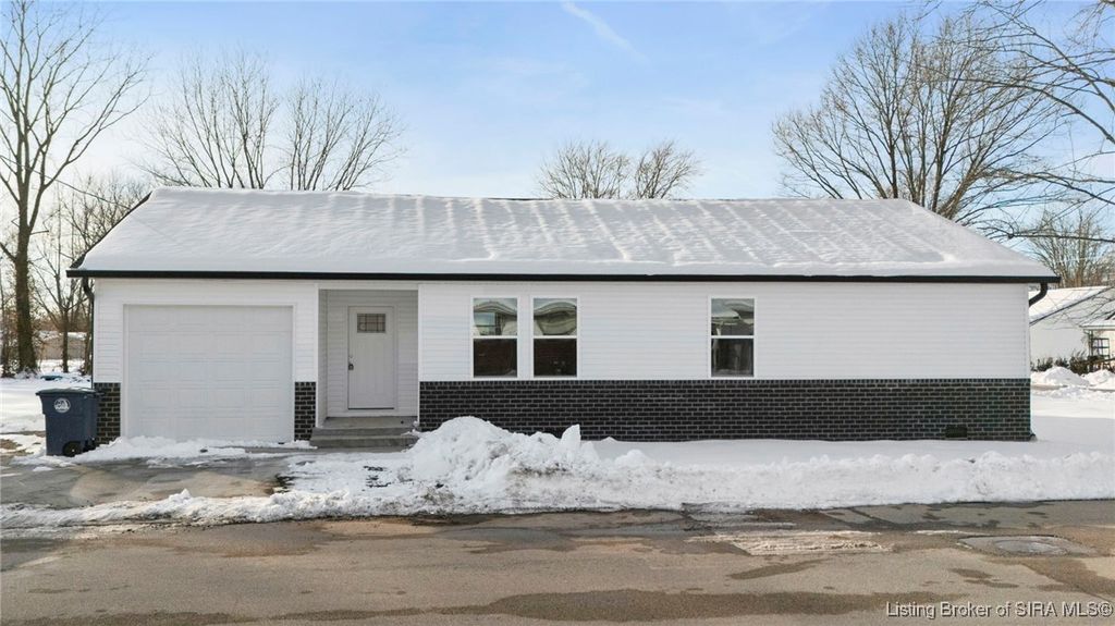 982 N Third Street, Austin, IN 47102