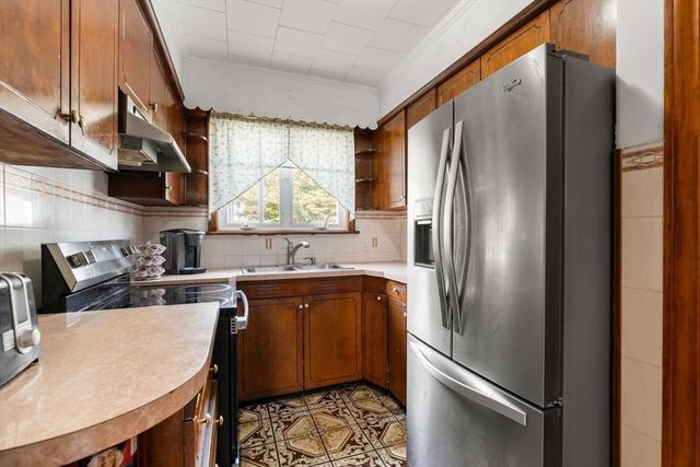 50 Pratt Ave, Somerset, MA 02726