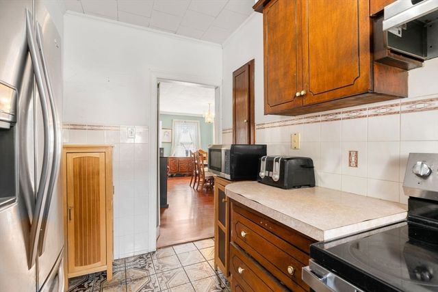 50 Pratt Ave, Somerset, MA 02726