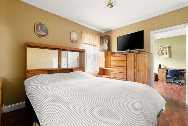 50 Pratt Ave, Somerset, MA 02726