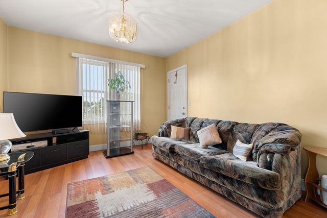 50 Pratt Ave, Somerset, MA 02726