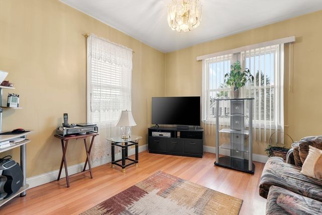 50 Pratt Ave, Somerset, MA 02726