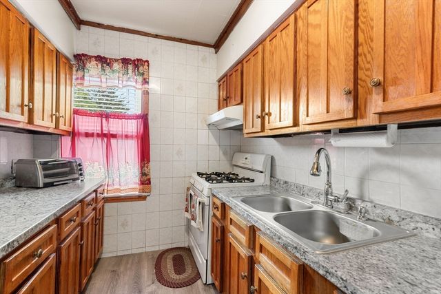 50 Pratt Ave, Somerset, MA 02726