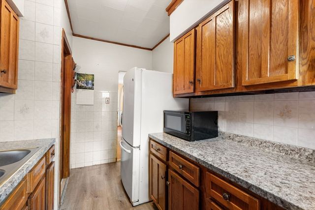 50 Pratt Ave, Somerset, MA 02726