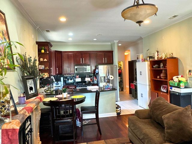 4932 N Harding Avenue 1S, Chicago, IL 60625