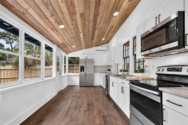1811 SANFORD AVENUE, Sanford, FL 32771