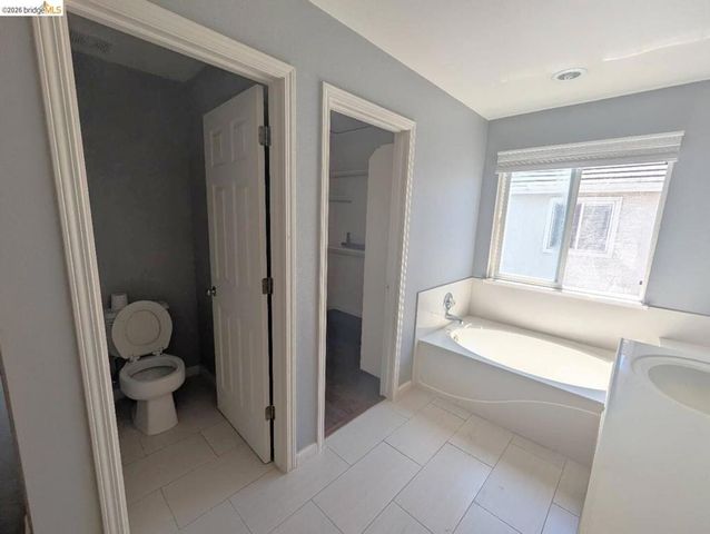 4958 4958 Bay View CIR, Stockton, CA 95219