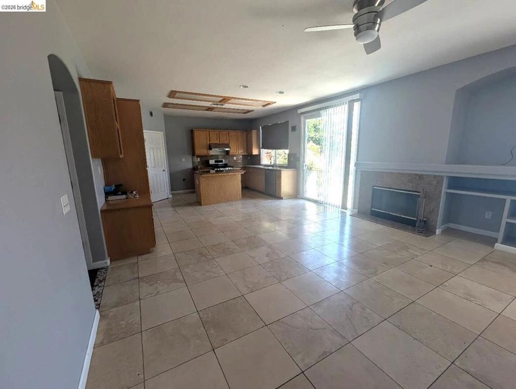 Image 6 of property listing at 4958 4958 Bay View CIR, Stockton, CA 95219