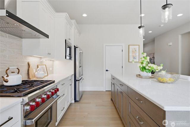 23623 SE 35th Court, Sammamish, WA 98029