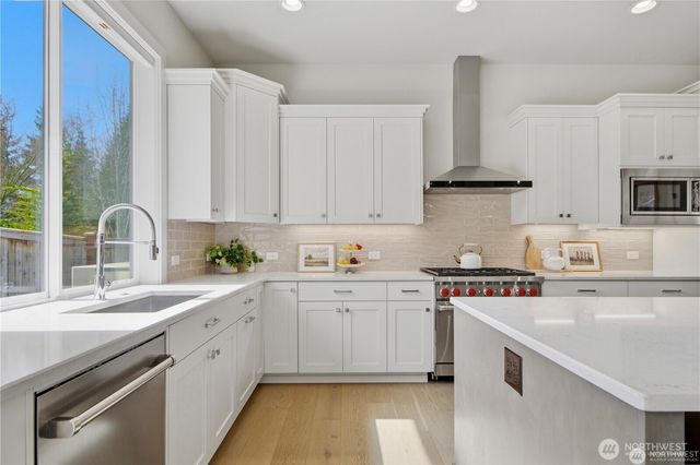 23623 SE 35th Court, Sammamish, WA 98029