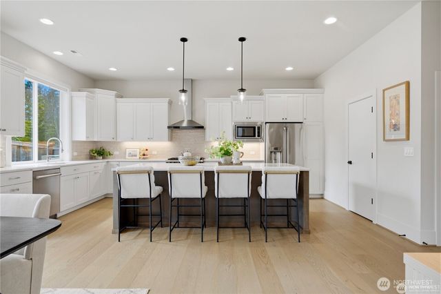 23623 SE 35th Court, Sammamish, WA 98029