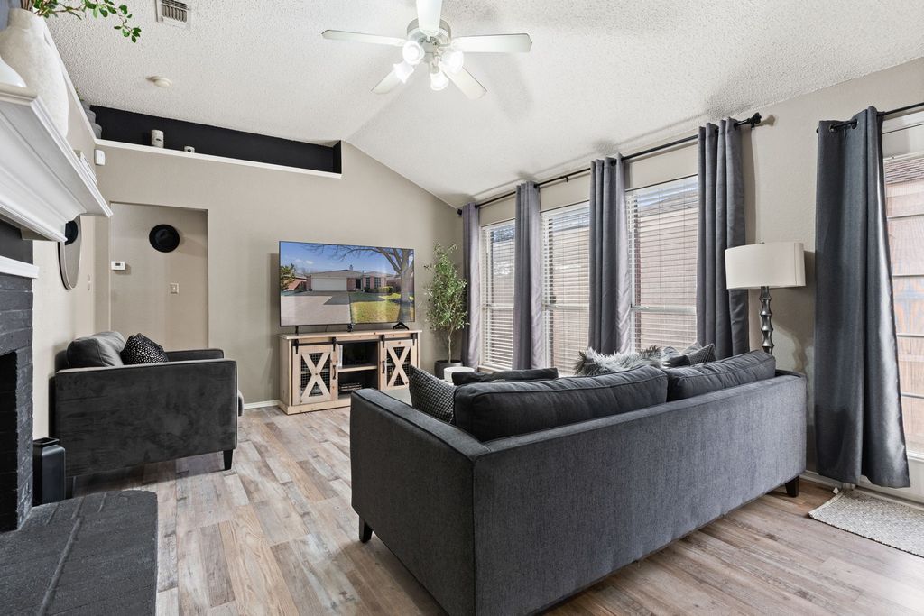 6985 Avington Way, Fort Worth, TX 76133