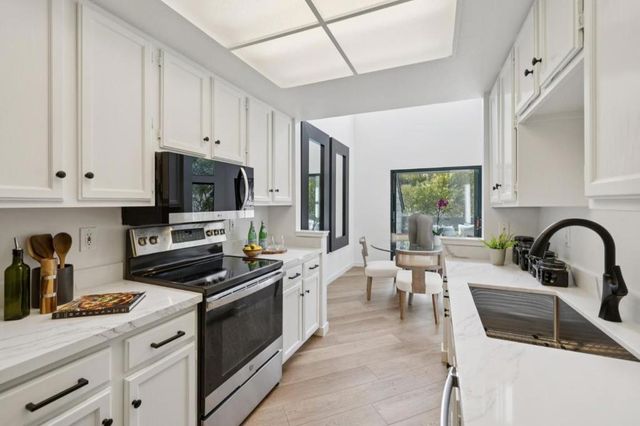 20 Cove Lane, Redwood City, CA 94065