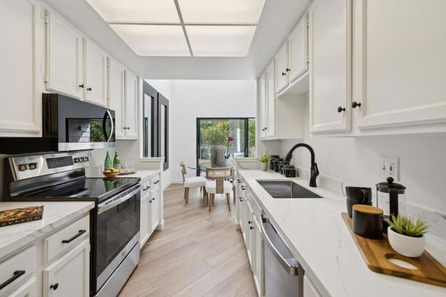 20 Cove Lane, Redwood City, CA 94065