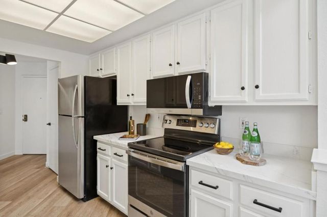 20 Cove Lane, Redwood City, CA 94065