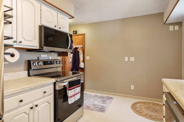 1013 E Main Street, Rockton, IL 61072