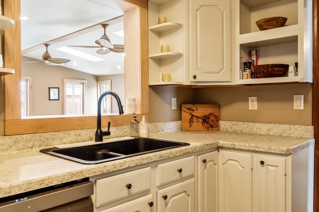 1013 E Main Street, Rockton, IL 61072